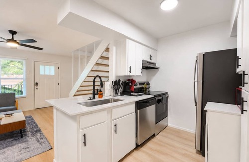 Hancock Apartment | Ideal 2BR king suite close to UT, Moody Center