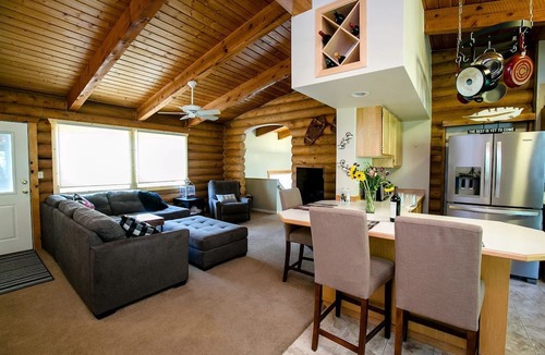 Nederland Cabin | Idyllic Getaway Cabin for Families with Home Theater, Ping Pong, and Video Games in Nederland, Colorado