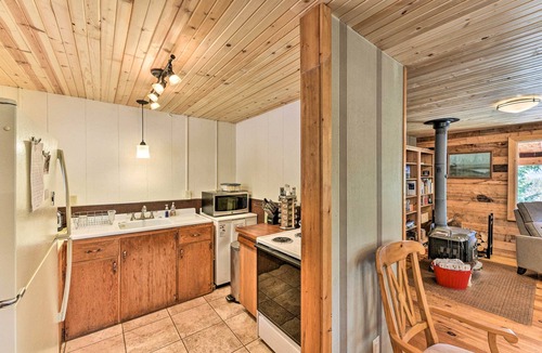 Twin Lakes Cottage | Idyllic Twin Lakes Escape w/Views of the Lakes