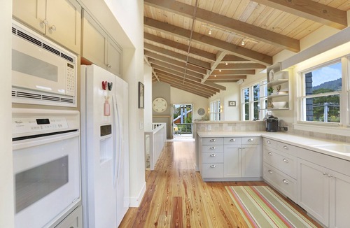 Stinson Beach House | Immaculate Beach House with Great Views Of Mt Tam