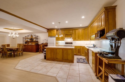 Boone Villa | Immaculate Boone Villa w/Entertainment Lounge!