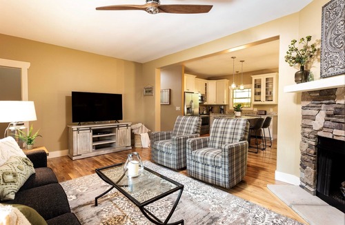 Skyland Cottage | Immaculate Cottage with Private Hot Tub and Fireplace