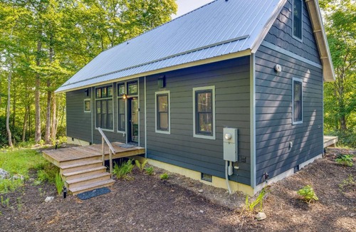 Spruce Pine Apartment | 'Inchworm Ranch' Blue Ridge Cabin, Pets Welcome