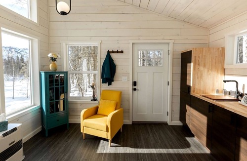 Chugiak Cabin | Incredible Cabin Surrounded by Trees and Hot-tub Provided in Anchorage, Alaska