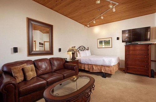 Downtown Hotel | Independence Square Unit 306, Hotel Room with Large Sitting Area & Wet Bar