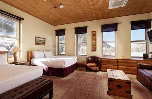 Downtown Hotel | Independence Square Unit 313 | Downtown Hotel Room in Aspen with Rooftop Hot Tub