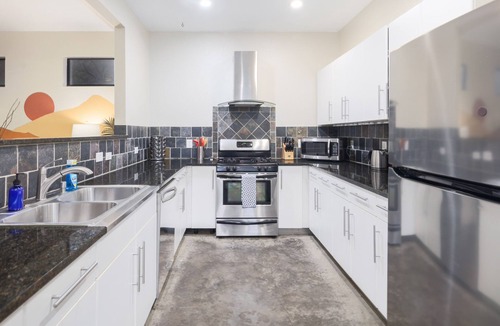 Blackshear-Prospect Hill House | Industrial Loft perfect for Foodies - KING beds
