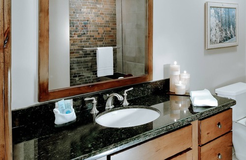 West End Hotel | Innsbruck Aspen | Deluxe Two-Bedroom Suite 02 w/Hot tub, Centrally located