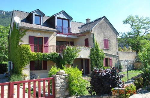 Ispagnac House | ISPAEVA