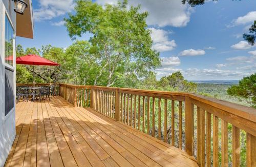 Leander House | Jonestown Retreat w/Deck: 6 Mi to Lake Travis!