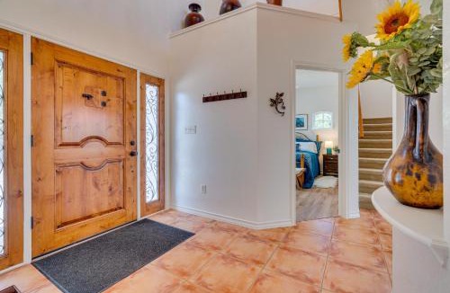 Leander House | Jonestown Retreat w/Deck: 6 Mi to Lake Travis!