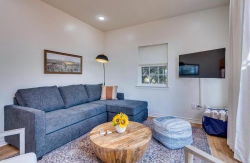 Leander House | Jonestown Retreat w/Deck: 6 Mi to Lake Travis!