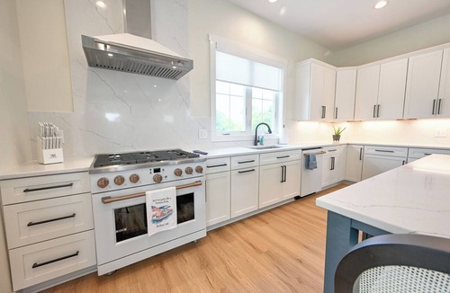 Summit Station House | Joyful Haven at Buckeye Lake Walk to Winery + Beach Sleeps 14