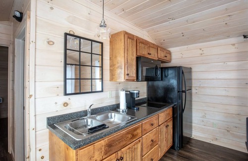 North Sebago Cabin | JUNCO - RESORT WITH 12 PROPERTIES. NATURAL POND FOR SWIMMING.