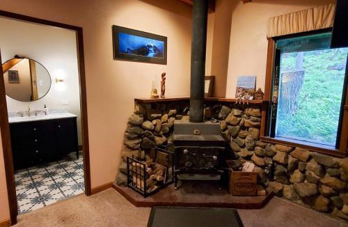 North Douglas House | Juneau Cabin near Eaglecrest & Trails