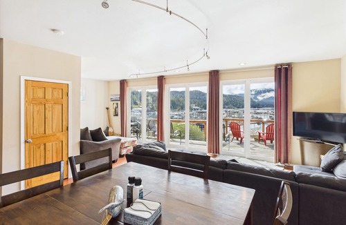 Juneau House | Juneau Oceanfront Home Overlooking Auke Bay