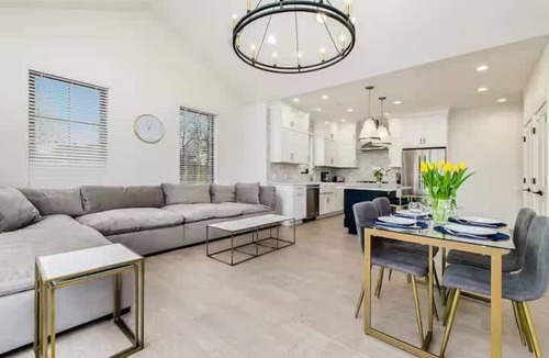 Italian Village Apartment | Jungle House Designer Residences – Downtown Columbus