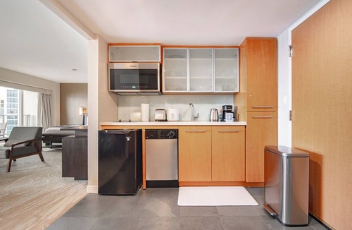 Ala Moana Condo | Junior Suite 1 Bedroom Ala Moana Condominium, City/Partial Ocean from Lanai