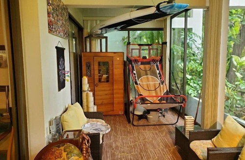 Waialae Iki Condo | Kahala Beachfront Unique Bohemian Home