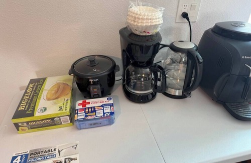 Kalihi Valley House | Kalihi Stream, Coffee Bar, Ro Water, Split Ac, WIFI, Black Out Curtain, 4Parking