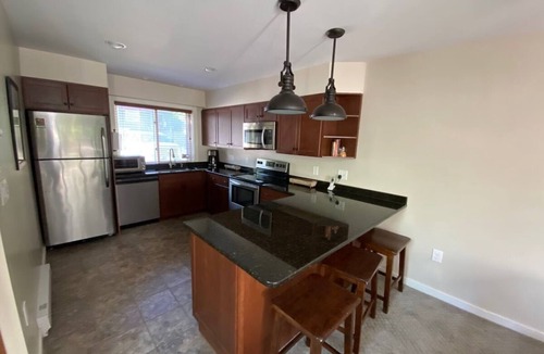 Lincoln Condo | Kanc Kabin: Charming 3-bedroom condo with WiFi, AC