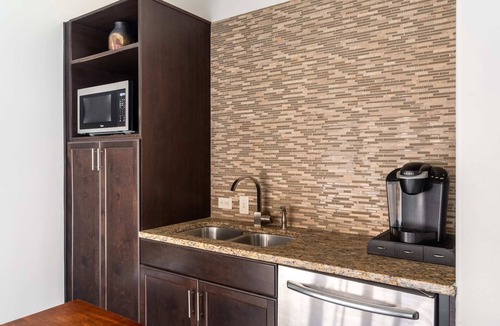 Waller Creek District Apartment | Kasa | Welcoming Suite + Kitchenette | Austin