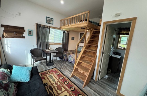 Kalifornsky House | Kenai River fishing access