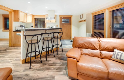 Ketchikan Apartment | Ketchikan Apt - Walk to Refuge Cove Beach!