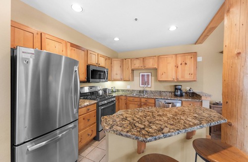Keystone Condo | Keystone Condo Only 2 Mins from Slopes & River Run, Treed Views from Balcony!