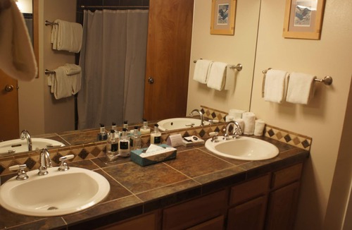 Lakeside Village Condo | Keystone Lake area, Mountain Views, close to conference center and ski mountain