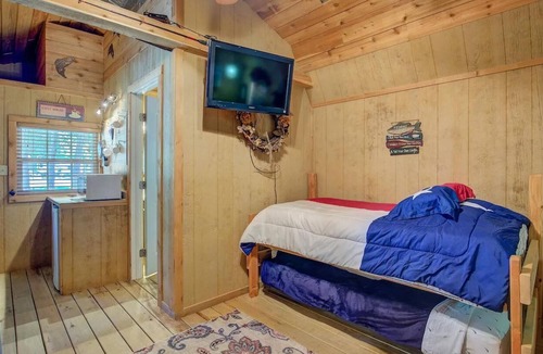 Emory Cabin | Kick Back @ Lake Fork