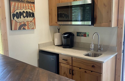 Ronald Cabin | Kid Friendly Cabin with Mother-in-law Suite and Hot Tub!
