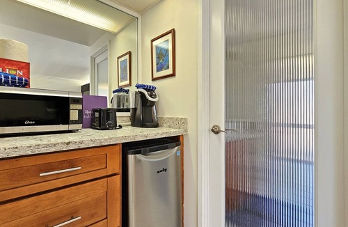 Diamond Head - Kapahulu - St. Louis Apartment | King Bed Diamond Head Beach Hotel Studio Apt.