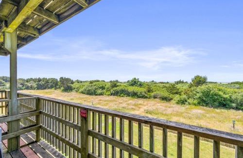 Ocean Shores House | King Bed Ocean View Suite - Pet Friendly - Kitchen - Pool and Hot Tub