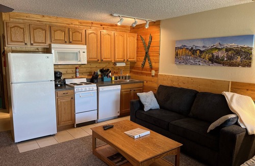 Grand Elk Ranch Resort | King Bed Studio- Resort Pool! Hot Tubs! Sleep 4! RMNP! Winterpark! Granby Ranch!