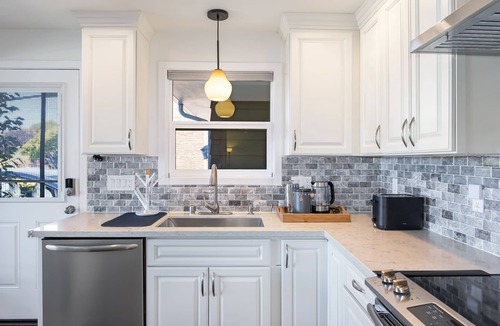 Fauntleroy House | King Beds | Views | Close to Beach | Dogs OK