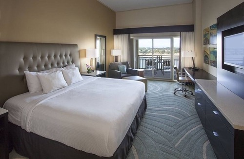 Lakeway Hotel | King Lakeview with Balcony at Lakeway Resort & Spa, Pool!