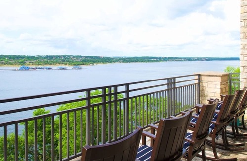 Lakeway Hotel | King Lakeview With Balcony Pure Wellness at Lakeway Resort & Spa