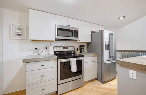 Downtown Denver Condo | King Loft Retreat | Balcony | Pet-Friendly | 30Day