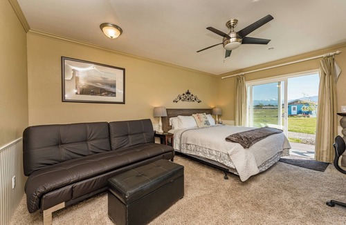 Sequim House | King Spa Room - Jetted tub, View