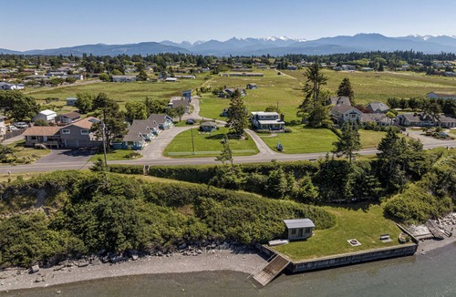 Sequim House | King Spa Room - Jetted tub, View