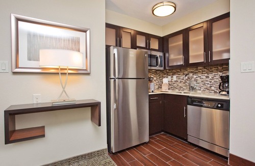 Sweetbriar Apartment | King Suite w/Free Breakfast Included! Outdoor Pool, Near Downtown Austin