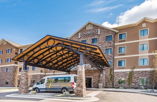 Midtown Anchorage Apartment | King Suite With Walk-In Shower & Free Breakfast