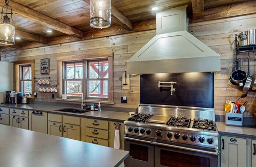 Greenville Cabin | Kings Landing at Moosehead Lake-Ultimate Luxury