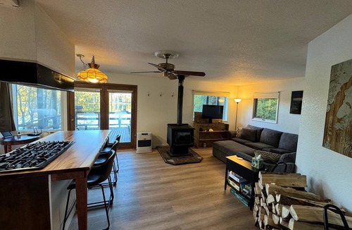 Nikiski House | Kivi Lake Cottage in Nikiski