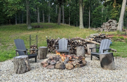 Laurelville Cabin | La Bellota Cabin - Secluded, Hot Tub, Sauna, Game Room, Massage Chair