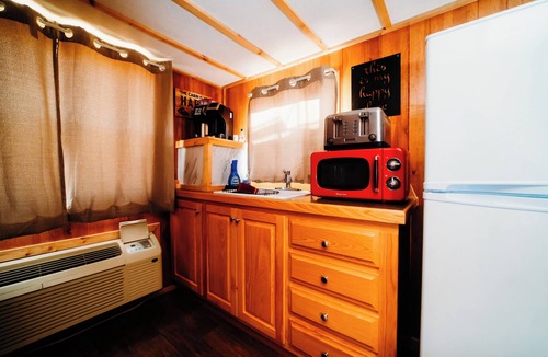 La Junta Cabin | La Junta Camping & Cabins