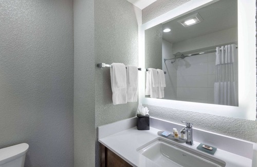 Spenard Hotel | La Quinta Inn & Suites by Wyndham Anchorage Airport