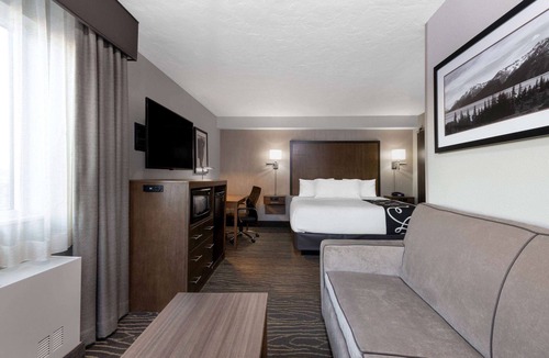 Spenard Hotel | La Quinta Inn & Suites by Wyndham Anchorage Airport