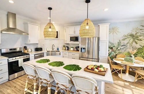 Marblehead House | Lake Escape Ultimate Getaway Clubhouse Sauna Pool